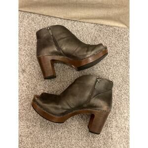 Dansko Women's Delphina Peep Toe Bootie in Aged Bronze Metallic, sz 37